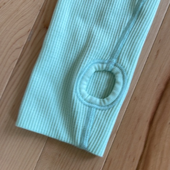 Like new condition Swiftly Tech LuLulemon shirt. Size 8 - Picture 3 of 7